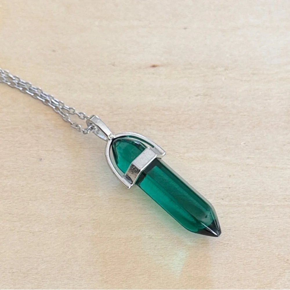 Emerald Green Resin Crystal Pendant Necklace - Picture 2 of 2